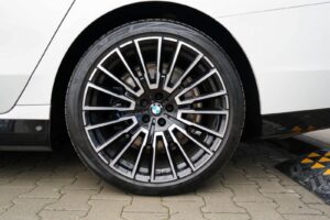 bmw_i7_m70_015